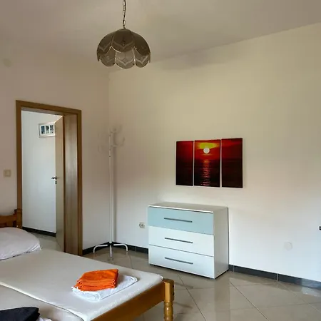 Apartman Vujica 2 *